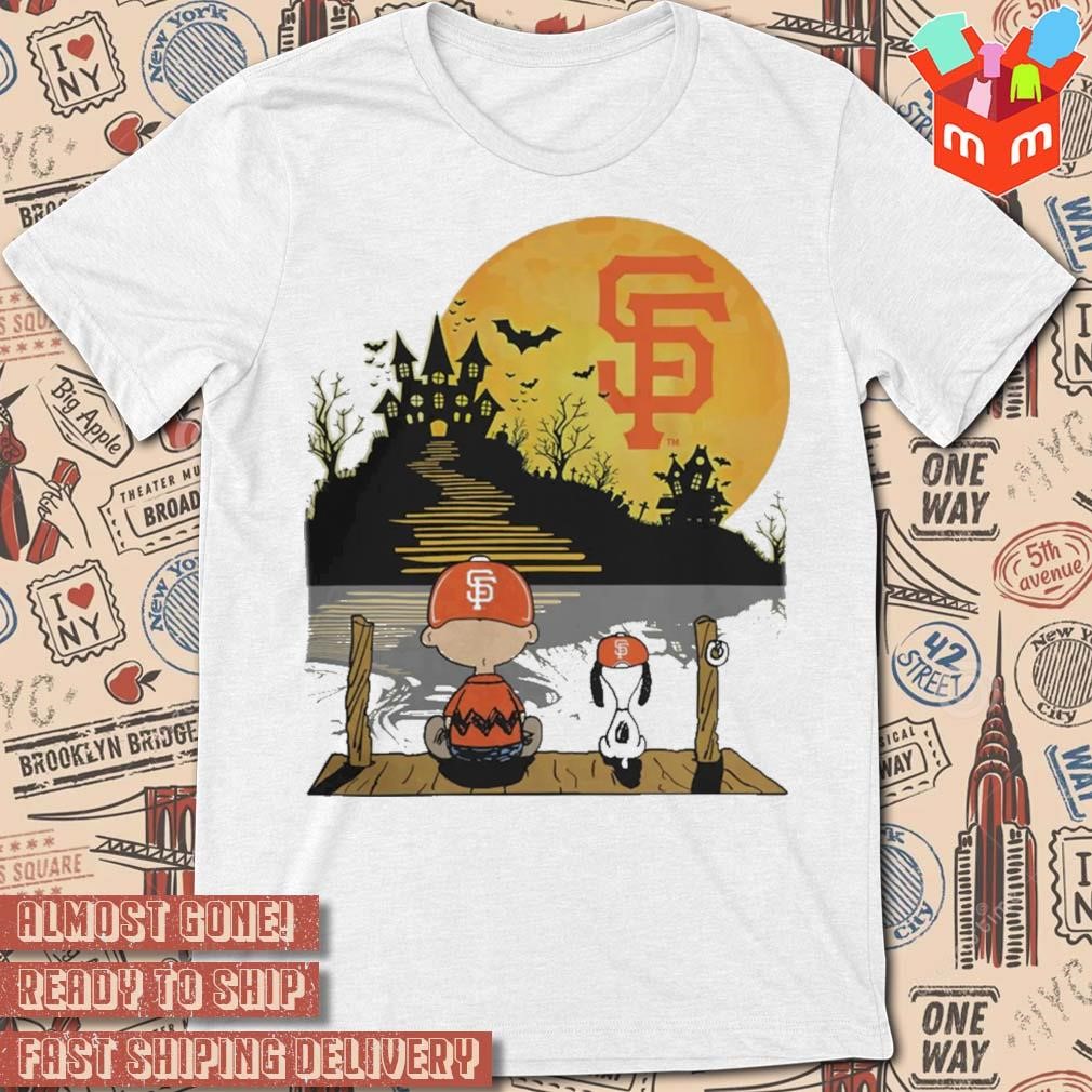 San Francisco giants Snoopy and Charlie brown sit under moon Peanuts halloween art design t-shirt